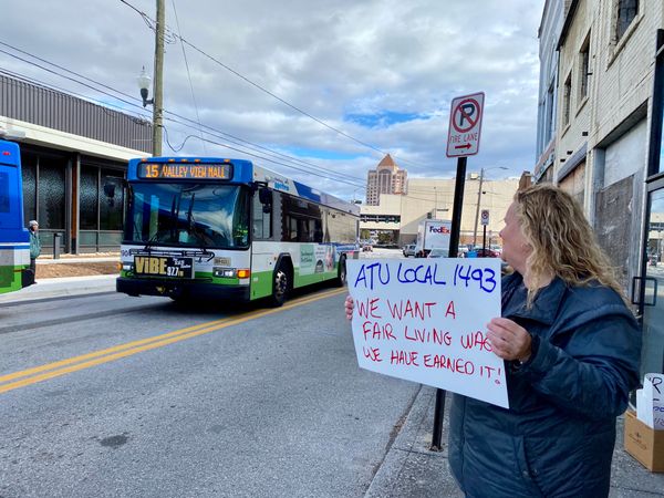 Roanoke Bus Drivers Ratify Union Contract with Valley Metro After Rare Picket